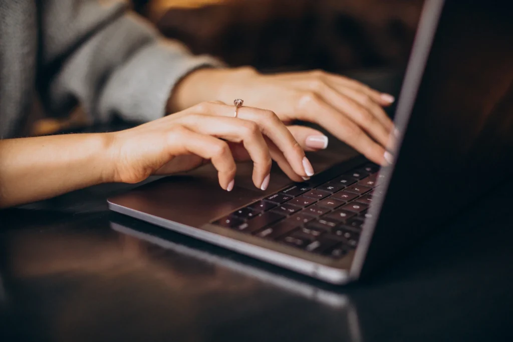 Unikalne opisy produktów wspierające SEO, zaufanie klientów i sprzedaż w sklepie internetowym